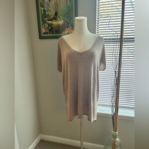 ✨Express Taupe V-Neck Short Sleeve Tee🤎